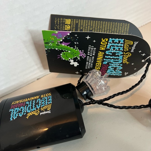Disney’s Main Street Electrical Parade Light Up Glow Necklace - Picture 6 of 6